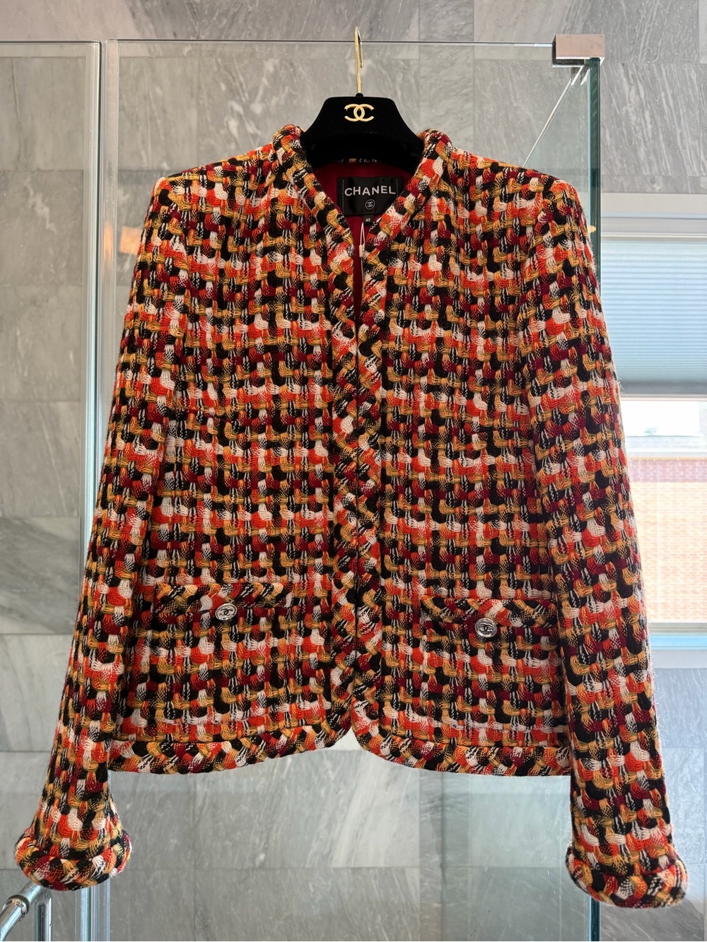 Authentic Chanel Métiers d’Art 2022/23 Tweed Jacket Size 40 Multicolor